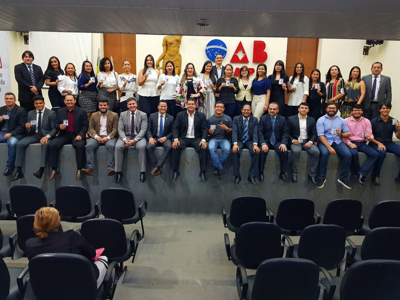 Advogadas e Advogados amapaenses recebem carteira provisória da Ordem